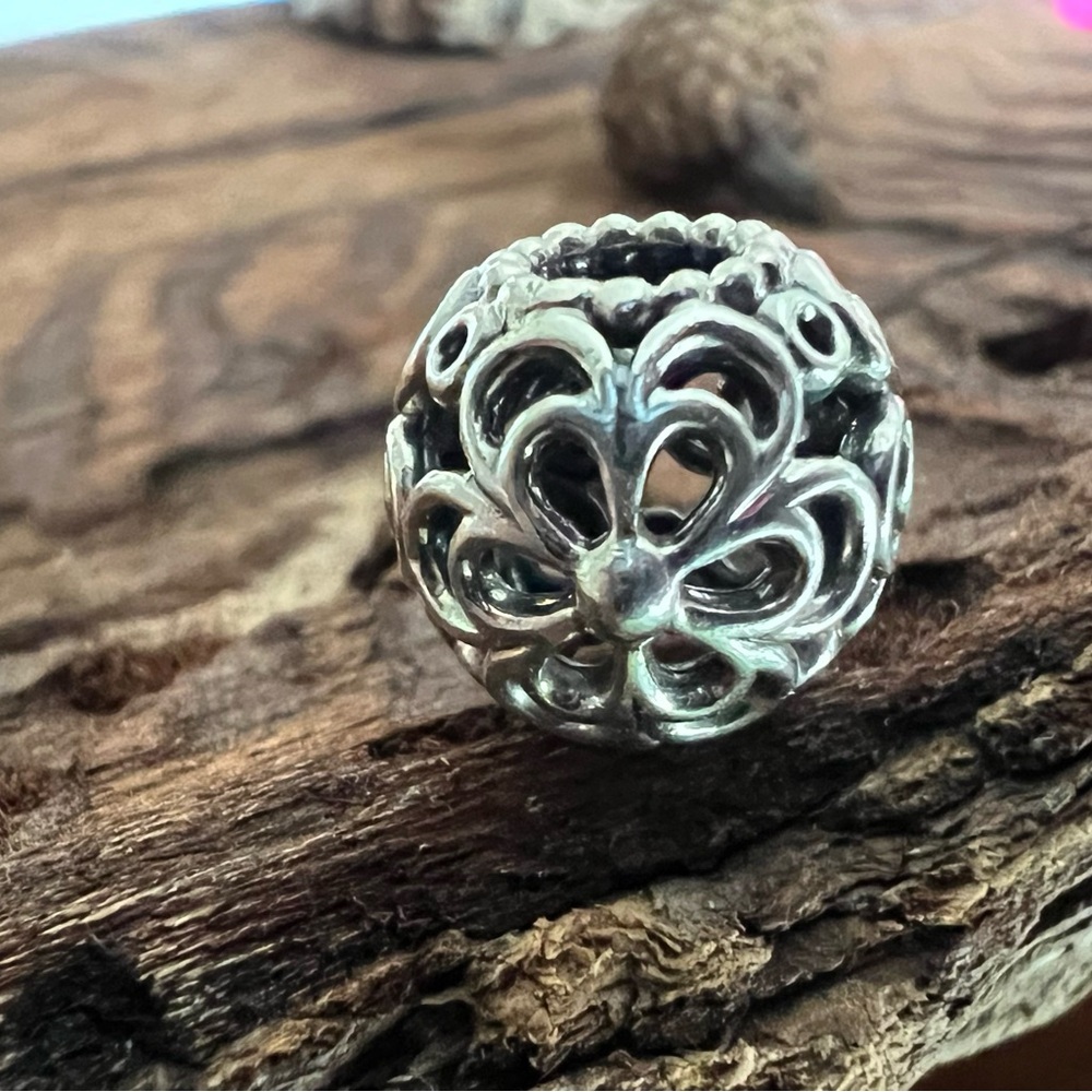 Authentic Pandora Openwork Charm Picking Daisies Bead Silver Garden Daisy